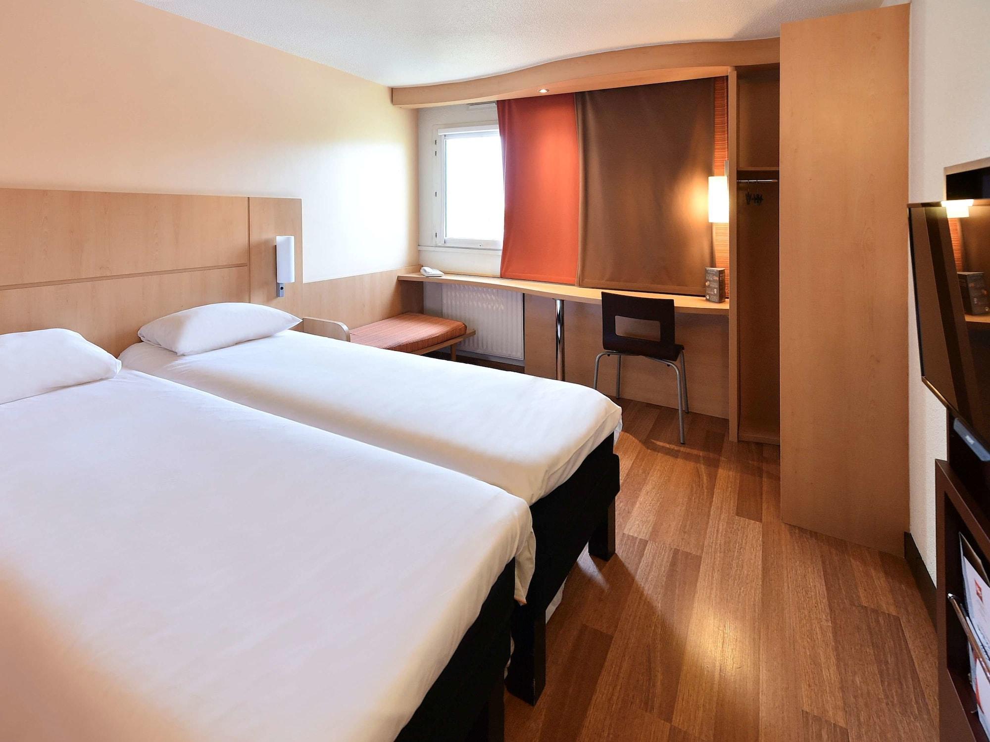 Ibis La Ferme Aux Vins 3*