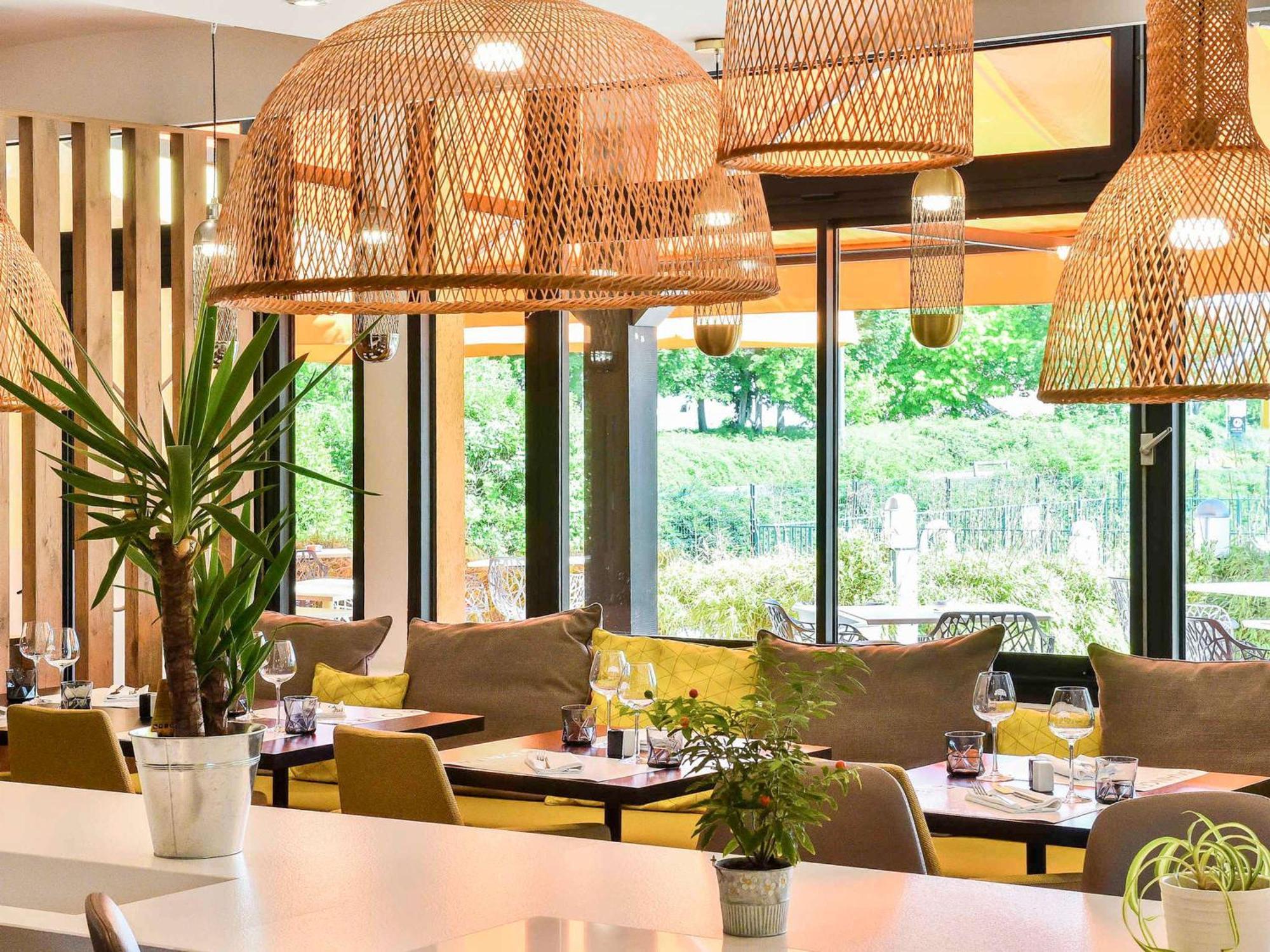 Ibis La Ferme Aux Vins Hotel 3*
