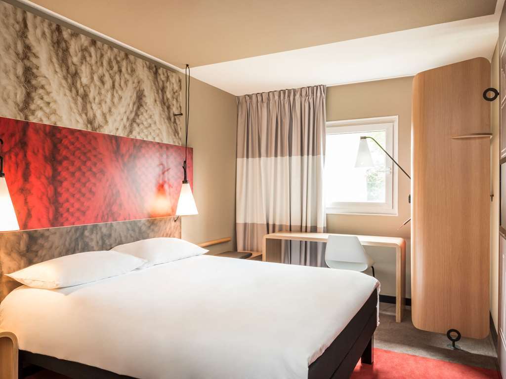 Ibis La Ferme Aux Vins Hotel 3*