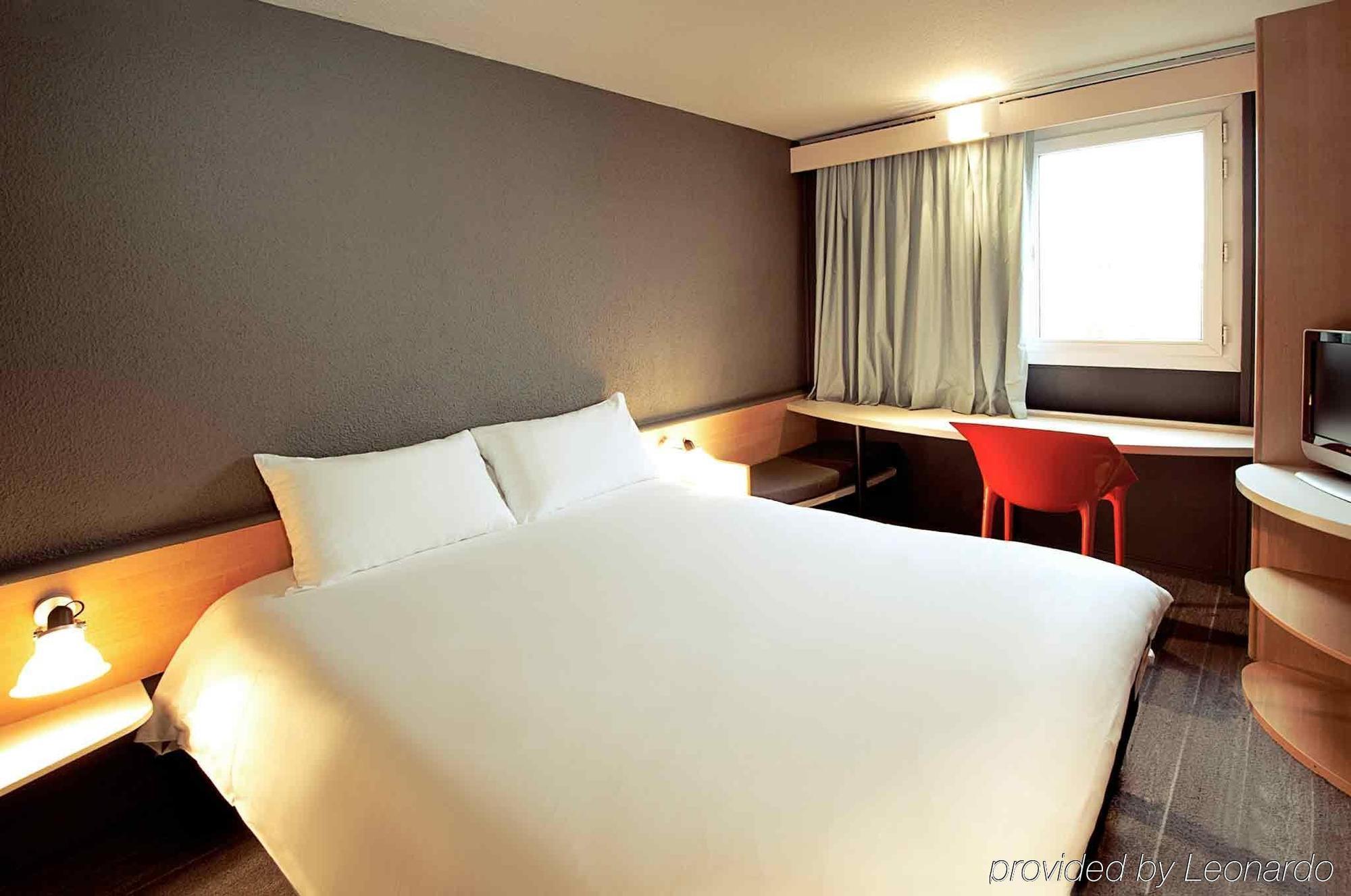 Hotel Ibis La Ferme Aux Vins 3*